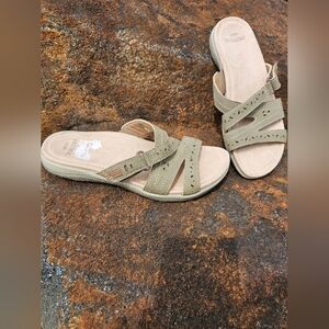 EUC Earth Origins Women's Tan/Olive Sandals Sz 10